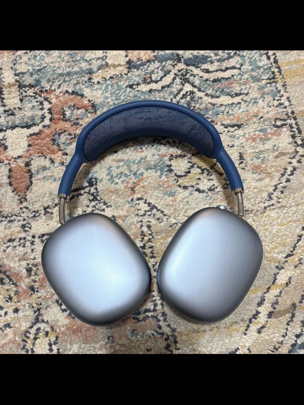 Apple AirPods Max in Navy Blue and Silver